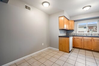 835 Grand Ave NE, Unit D in Grand Rapids, MI - Foto de edificio - Building Photo