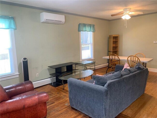 16 Grafton St in Newport, RI - Building Photo - Building Photo