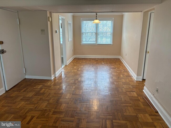 6617 E Wakefield Dr, Unit B2 in Alexandria, VA - Foto de edificio - Building Photo