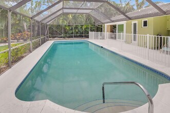 1350 Spanish River Rd in Boca Raton, FL - Foto de edificio - Building Photo