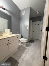 4561 Strutfield Ln in Alexandria, VA - Foto de edificio - Building Photo