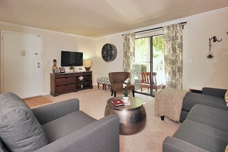 The Hamptons at Town Center in Germantown, MD - Foto de edificio - Building Photo