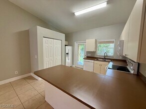 512 SE 6th Pl in Cape Coral, FL - Building Photo - Building Photo