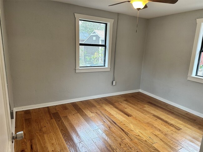 property at 912 W Cleveland St