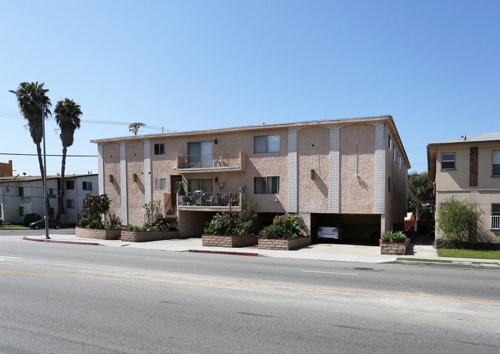 4261 S Centinela Ave in Los Angeles, CA - Building Photo