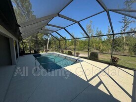 10743 Kearsarge Cir in Port Charlotte, FL - Building Photo