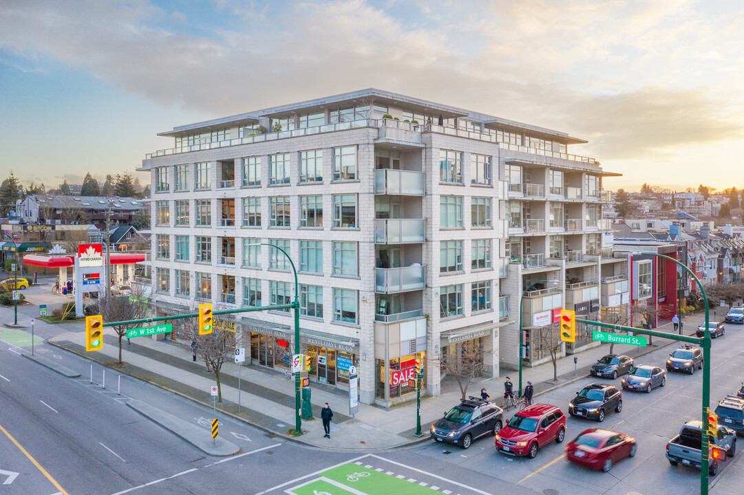 1808 W 1st Av in Vancouver, BC - Building Photo