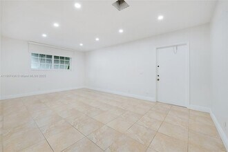 7937 Camino Cir in Coral Gables, FL - Building Photo - Building Photo