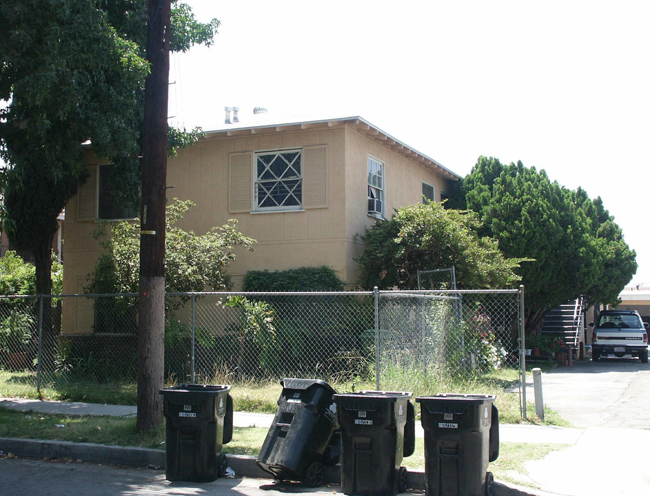 14750 Blythe St in Panorama City, CA - Building Photo