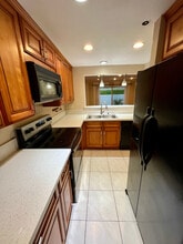 8 Allenwood Ln in Aliso Viejo, CA - Foto de edificio - Building Photo