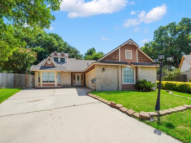 property at 3207 S Greenpark Dr