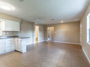 1314 CR 443 in Lake Panasoffkee, FL - Building Photo - Building Photo