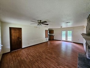 130 Raymond Dr in New Llano, LA - Building Photo - Building Photo