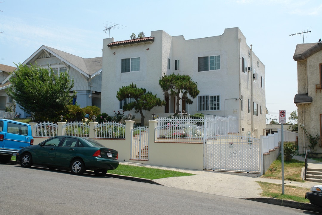 220 S Carondelet St in Los Angeles, CA - Building Photo