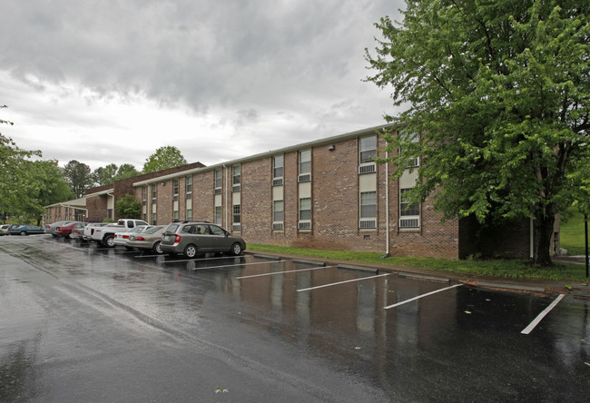 Holiday House of Woodbury in Woodbury, TN - Foto de edificio - Building Photo