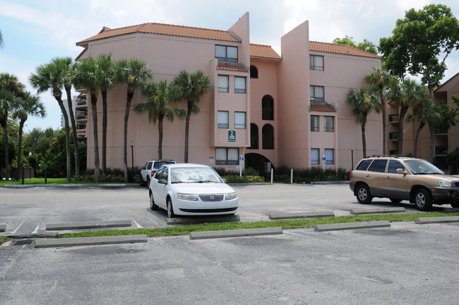 Presidential Golfview in West Palm Beach, FL - Building Photo - Building Photo