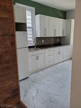 43 Wood St in Rutherford, NJ - Building Photo - Building Photo