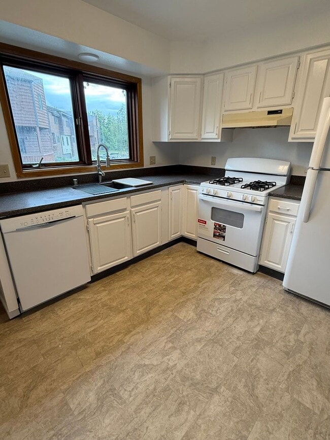 3711 Carleton Ave in Anchorage, AK - Building Photo - Building Photo