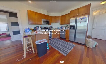 156 School St, Unit 7 in Somerville, MA - Foto de edificio - Building Photo