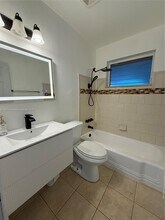 4449 SW 35th Ave in Fort Lauderdale, FL - Building Photo - Building Photo