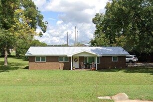 517 E Church St in Headland, AL - Building Photo