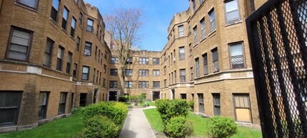 6926 S Oglesby Ave in Chicago, IL - Building Photo - Building Photo