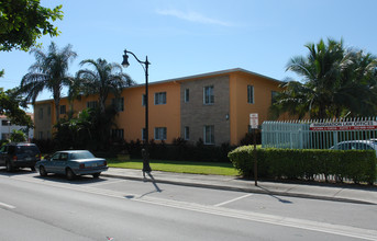 Coral Way Apartments in Coral Gables, FL - Building Photo - Building Photo