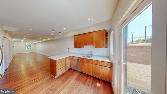 property at 1617 C St SE