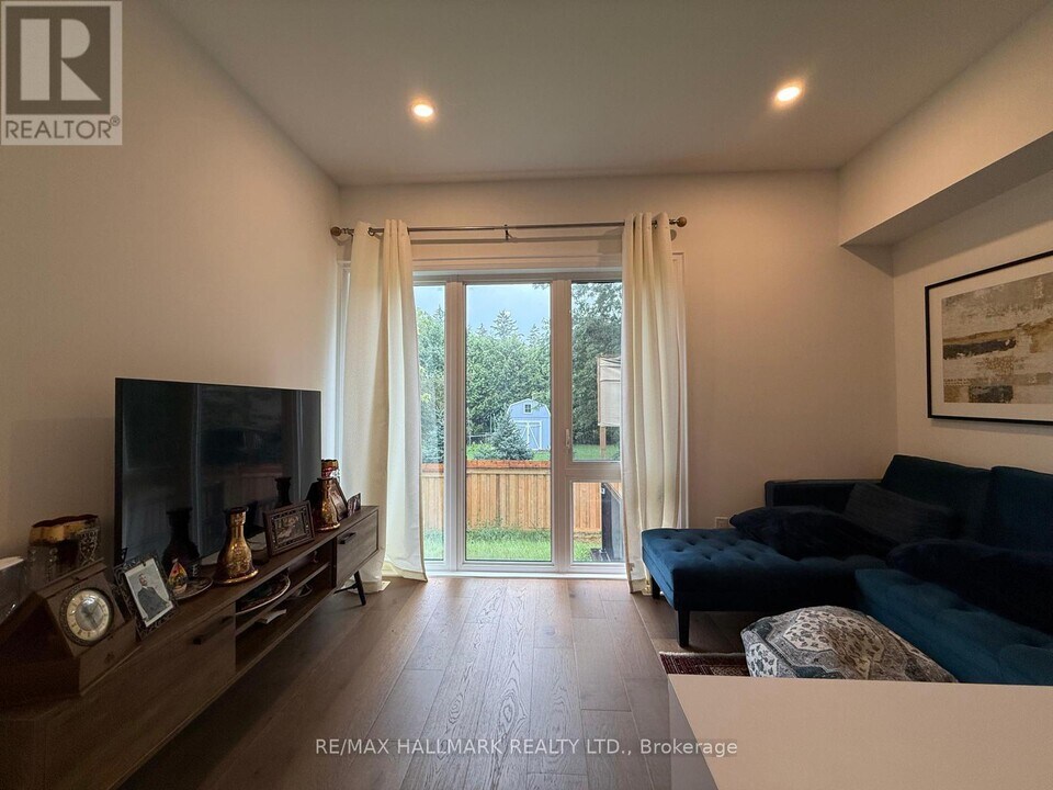 14 Persica St in Richmond Hill, ON - Building Photo