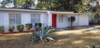 205 Turner Dr in Pensacola, FL - Building Photo