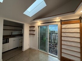 521 38th Avenue, Main Unit in Santa Cruz, CA - Building Photo