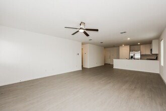 10717 Revolver Dr, Unit 3310 in Fort Worth, TX - Foto de edificio - Building Photo