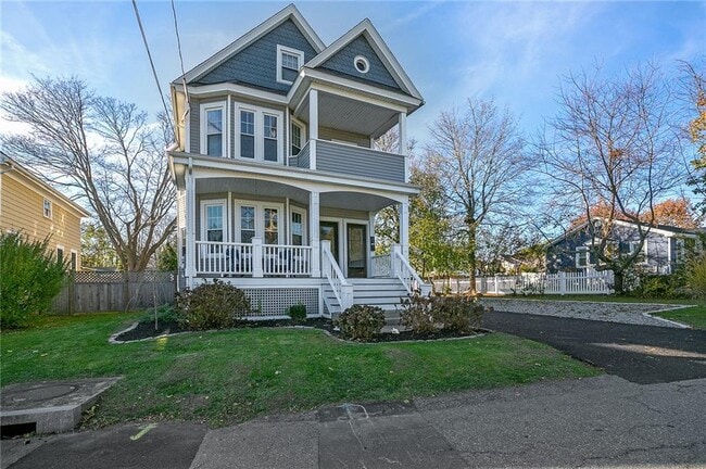 20 Fenner Ave in Newport, RI - Building Photo - Building Photo