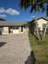 19323 Carolina Cir in Boca Raton, FL - Building Photo