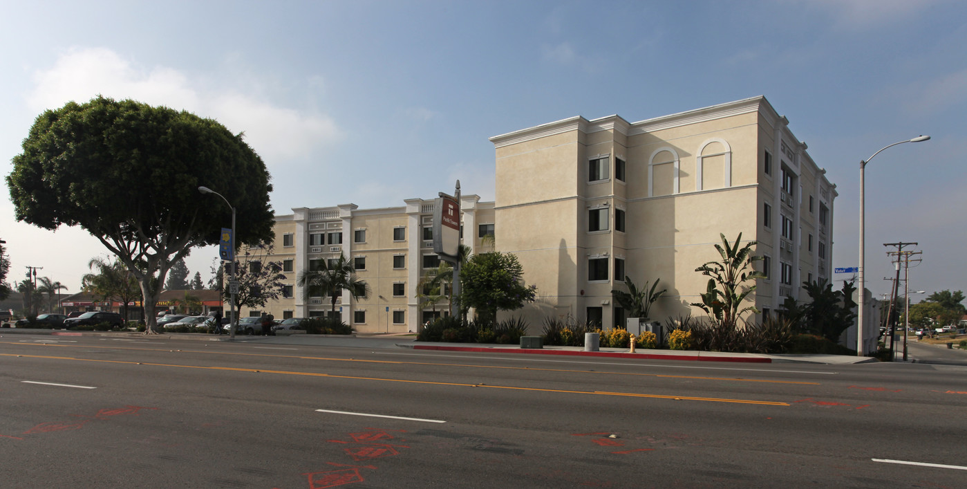 Pacific Towers in El Monte, CA - Building Photo