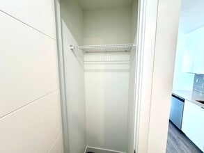 355 NW 19th Ln, Unit S12 in Miami, FL - Foto de edificio - Building Photo