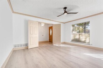 210 Oak Forest Trail in Euless, TX - Building Photo - Building Photo