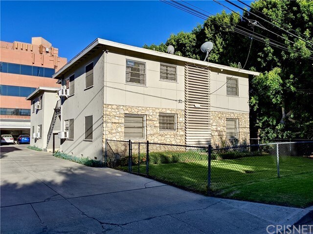 4706 Vantage Ave in Los Angeles, CA - Foto de edificio