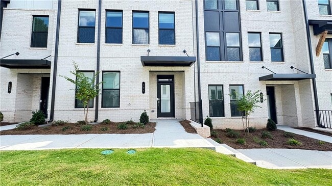 104 Holt Ln