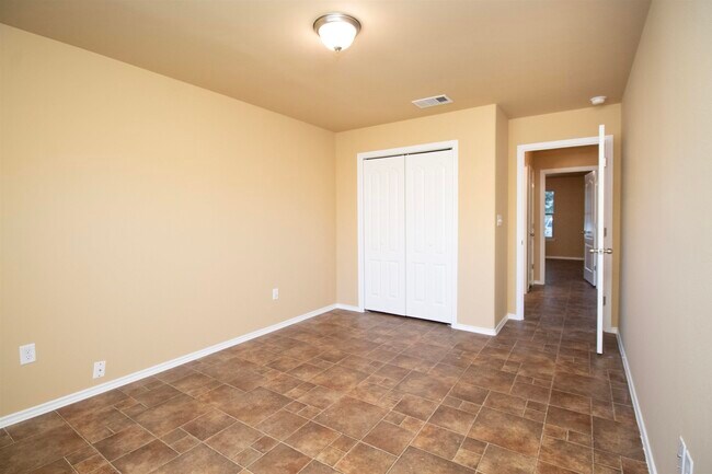 1525 Cozumel Dr in Laredo, TX - Building Photo - Building Photo