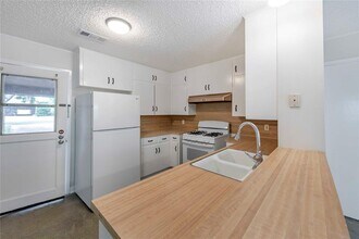 1904 Ridgemont Dr in Austin, TX - Building Photo - Building Photo