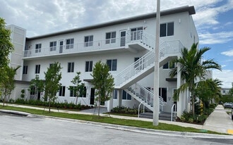 6425 NW 103rd Pl, Unit 110 in Doral, FL - Building Photo