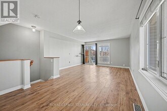 554 Chapman Mills Dr in Ottawa, ON - Building Photo - Building Photo