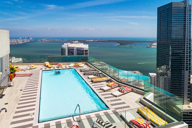 1300 S Miami Ave, Unit 2004 in Miami, FL - Foto de edificio - Building Photo