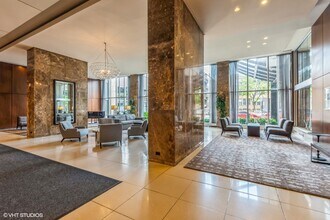 655 W Irving Park Rd in Chicago, IL - Building Photo - Building Photo