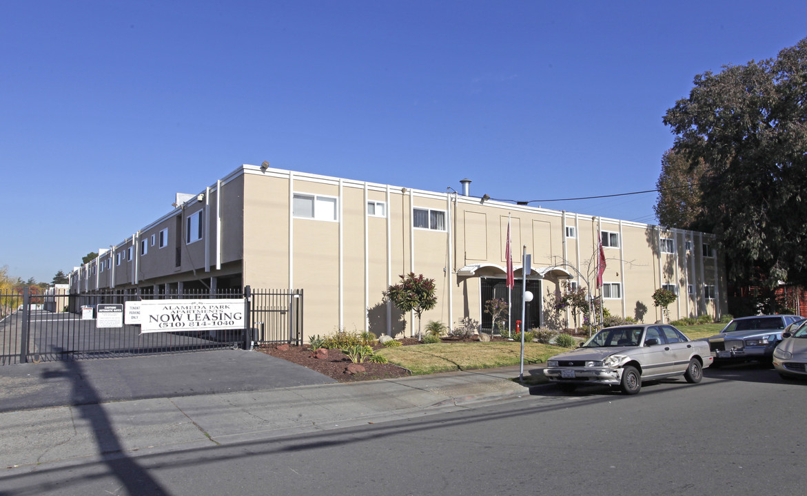 Alameda Park Apartments in Alameda, CA - Building Photo