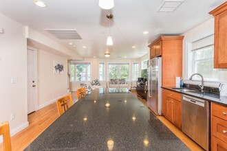 383 Hyde Park Ave, Unit 2 in Boston, MA - Building Photo - Building Photo