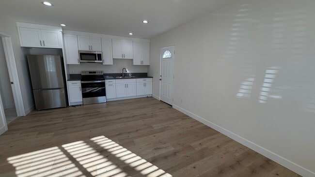 907 Herbine St in La Verne, CA - Building Photo - Building Photo