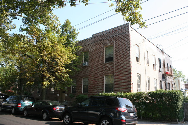 1664 Hone Ave in Bronx, NY - Foto de edificio - Building Photo