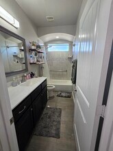 9136 Grovehurst Rd in Fort Worth, TX - Foto de edificio - Building Photo